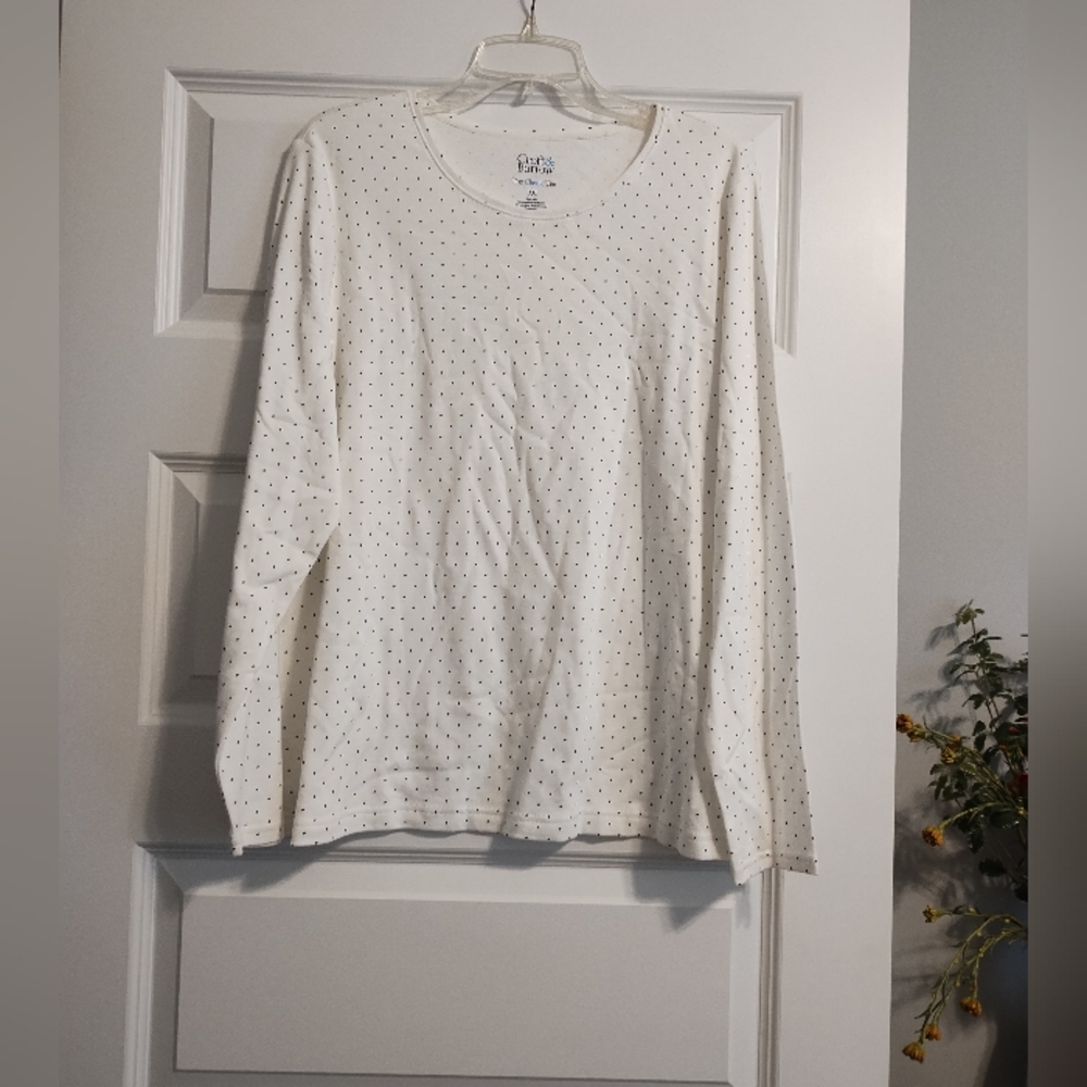 🟢3/$11 Croft & Barrow Polkadot Long Sleeve